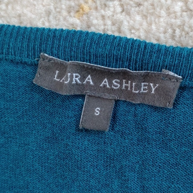 LAURA ASHLEY(ローラアシュレイ)のLaura Ashley　襟リボン　長袖カーディガン レディースのトップス(カーディガン)の商品写真