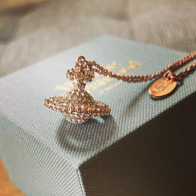 Vivienne Westwood(ヴィヴィアンウエストウッド)の美品お箱類付VivienneWestwood グレースオーブネックレス レディースのアクセサリー(ネックレス)の商品写真