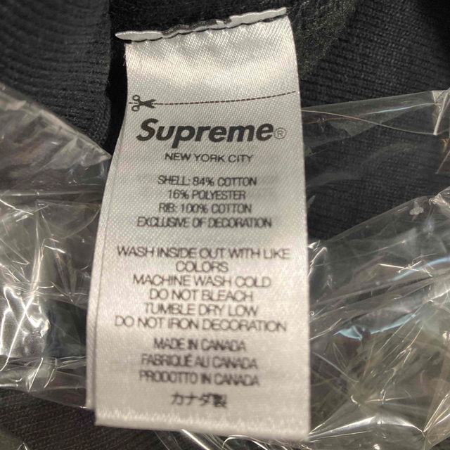 【supreme 】ロゴ入りパーカー