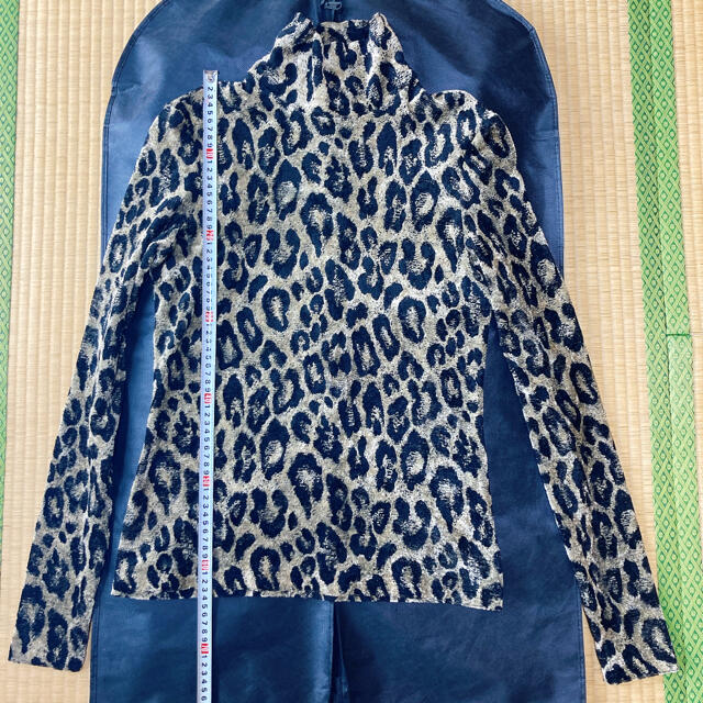 極美品 クールティーエム 豹柄ヘビーパイル生地ハイネック 極美品 クールティーエム 豹柄ヘビーパイル生地ハイネック