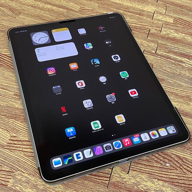 Apple(アップル)のiPad Pro 12.9 5世代 MHNF3J/A 128G スマホ/家電/カメラのPC/タブレット(タブレット)の商品写真