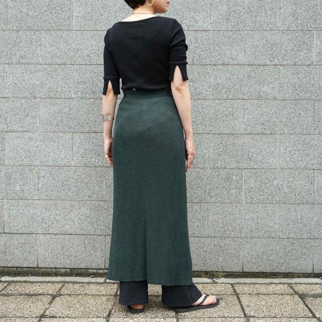 TAN SOFT SHINY WRAPPED SKIRT  巻きスカート　 レディースのスカート(ロングスカート)の商品写真