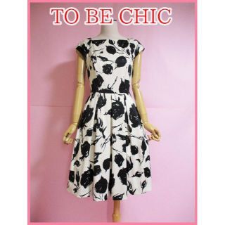 トゥービーシック(TO BE CHIC)の【TO BE CHIC】花柄ワンピース☆フィット&フレア　40サイズ　モノトーン(ひざ丈ワンピース)