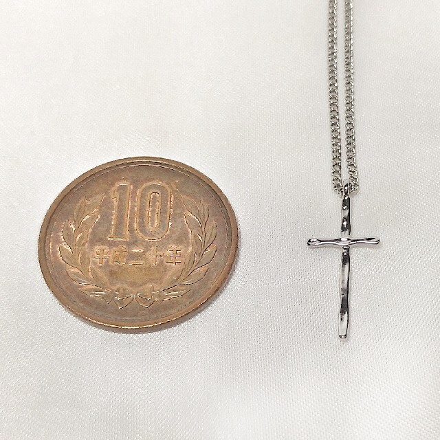 クロス(十字架)のネックレスシルバー　ハンドメイド レディースのアクセサリー(ネックレス)の商品写真