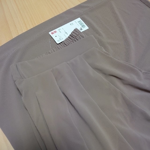 UNIQLO(ユニクロ)のユニクロ　クレープジャージースカートパンツ　ブラウン　XL レディースのパンツ(カジュアルパンツ)の商品写真