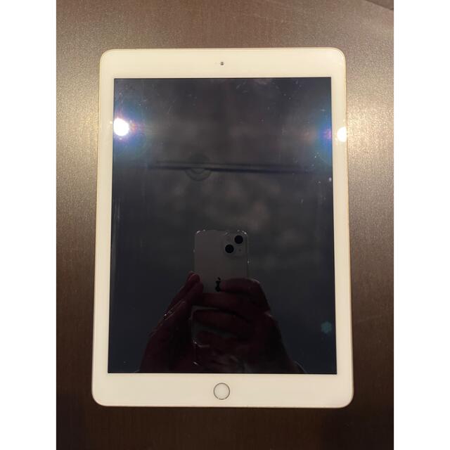 iPad(アイパッド)のApple iPad(第五世代) Wi-Fiモデル 128GB ゴールド スマホ/家電/カメラのPC/タブレット(タブレット)の商品写真