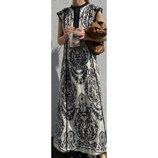 アメリヴィンテージ(Ameri VINTAGE)のDAMASK EMBROIDERY LINEN DRESS (ロングワンピース/マキシワンピース)