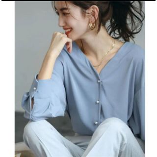 ザラ(ZARA)の新品　セゾンドパピヨン　パールボタン　シフォンブラウス(シャツ/ブラウス(長袖/七分))