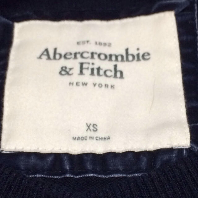 Abercrombie&Fitch(アバクロンビーアンドフィッチ)のUSED☆アバクロ紺色カーディガン送料込 レディースのトップス(カーディガン)の商品写真