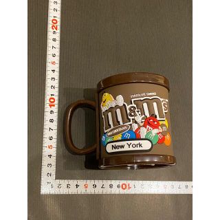 エムアンドエム(M&M)の新品🌈mチョコ　プラ製マグカップ　ニューヨーク限定(グラス/カップ)