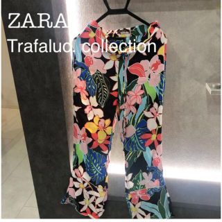 ザラ(ZARA)のZARA ザラティーアールエフ★花柄パンツ★カジュアルパンツ(カジュアルパンツ)