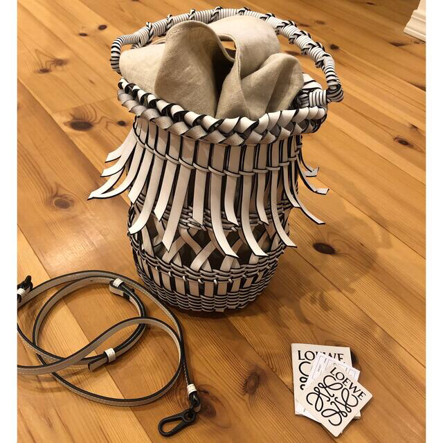 ロエベloeweフリンジバケットバッグ新品未使用yoriヨリ - ハンドバッグ