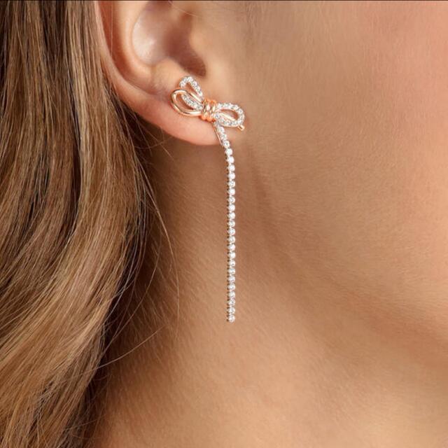 スワロフスキー リボン ピアス | gdgoenkalapetite.com