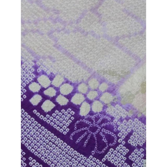 アンティークＡＡお仕立て上がり正絹振袖　総絞り　紫色地に花柄　金糸刺繍