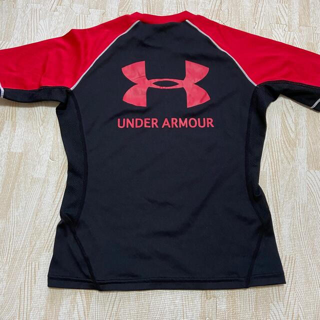 UNDER ARMOUR(アンダーアーマー)のアンダーアーマー　YSM 130cm 半袖Tシャツ キッズ/ベビー/マタニティのキッズ服男の子用(90cm~)(Tシャツ/カットソー)の商品写真