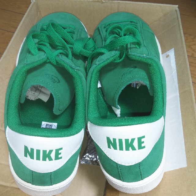 NIKE(ナイキ)のナイキテニスクラッシック メンズの靴/シューズ(スニーカー)の商品写真