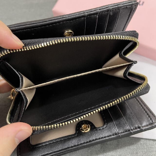 miumiu - 良品 ミュウミュウ 2つ折り財布 の通販 by あきらй's shop 