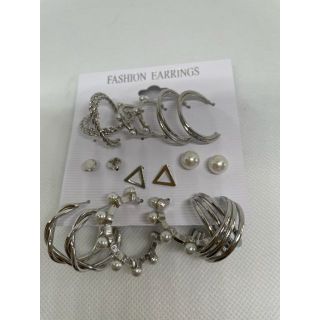 ファッショナブルピアス　９個セット　シルバーアイテム　(ピアス)