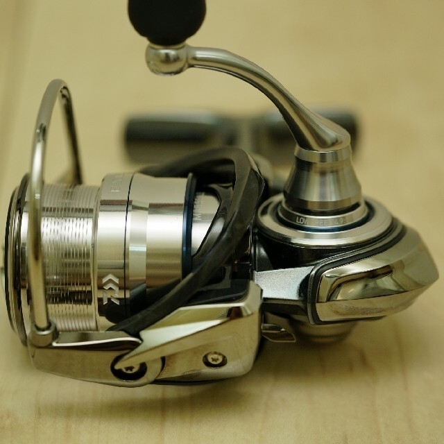 DAIWA(ダイワ)の【極美品】18 イグジスト FC LT 1000S-P 【送料無料】 スポーツ/アウトドアのフィッシング(リール)の商品写真