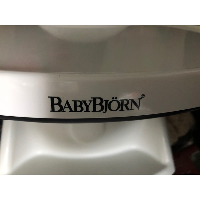 BABYBJORN(ベビービョルン)のベビージョルン　ホワイト　ハイチェア キッズ/ベビー/マタニティのキッズ/ベビー/マタニティ その他(その他)の商品写真