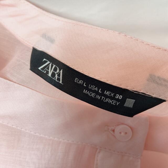 ZARA(ザラ)の新品 ZARA フリル ロマンティック L ブラウス ライトピンク ショート丈 レディースのトップス(シャツ/ブラウス(長袖/七分))の商品写真