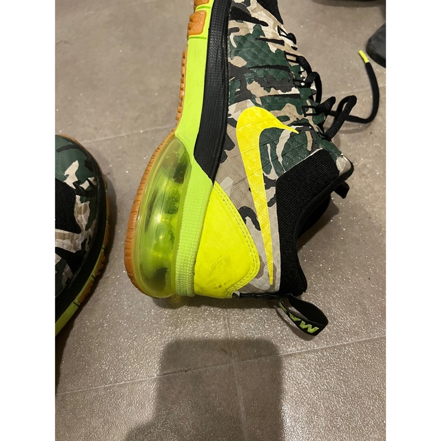 NIKE(ナイキ)の【中古】NIKE AIR MAX TR180 AMP 27.0cm メンズの靴/シューズ(スニーカー)の商品写真