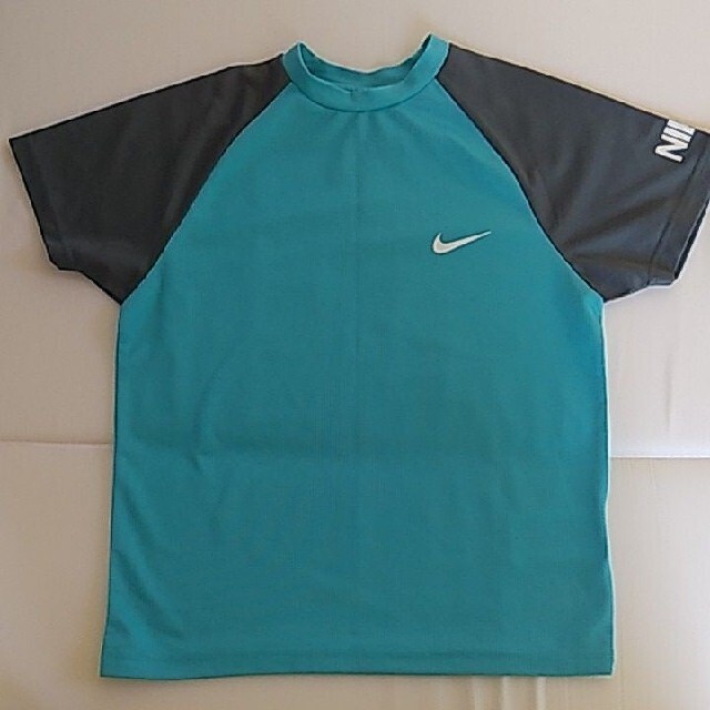 NIKE(ナイキ)のナイキ　キッズ　Tシャツ　XS キッズ/ベビー/マタニティのキッズ服男の子用(90cm~)(Tシャツ/カットソー)の商品写真