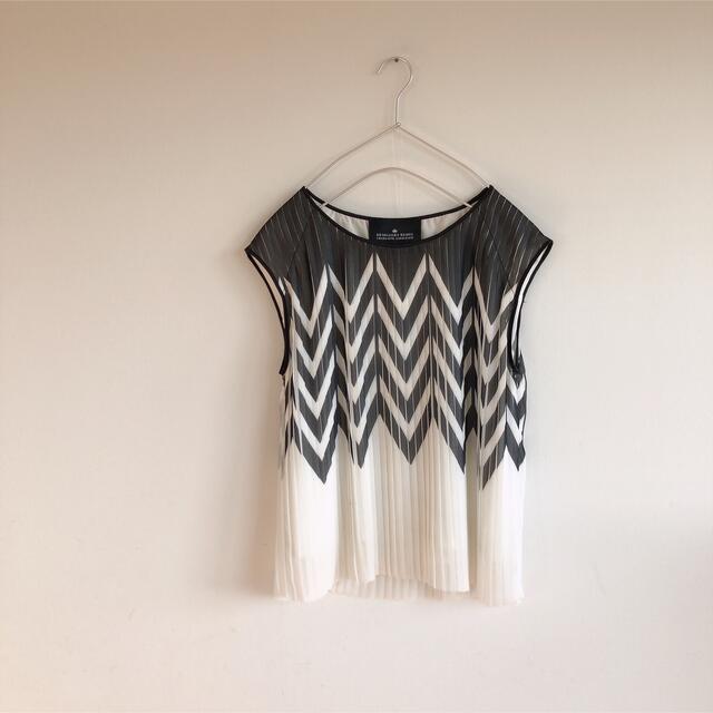 UNITED ARROWS プリーツデザインブラウス-