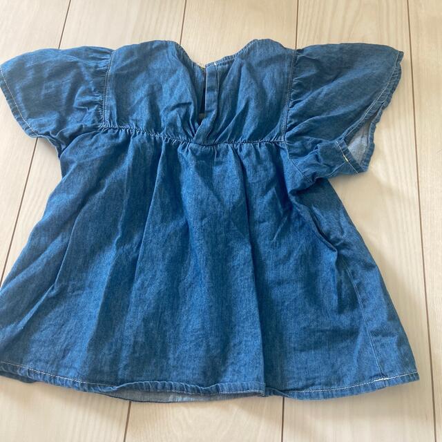 BeBe(ベベ)のデニムブラウス　120 キッズ/ベビー/マタニティのキッズ服女の子用(90cm~)(Tシャツ/カットソー)の商品写真