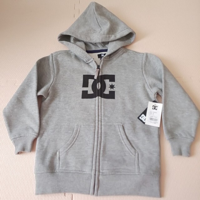 DC SHOE(ディーシーシュー)のななぽ様専用 DC 裏起毛ZIPﾊﾟｰｶｰ 新品ﾀｸﾞﾂｷ 4T キッズ/ベビー/マタニティのキッズ服男の子用(90cm~)(ジャケット/上着)の商品写真