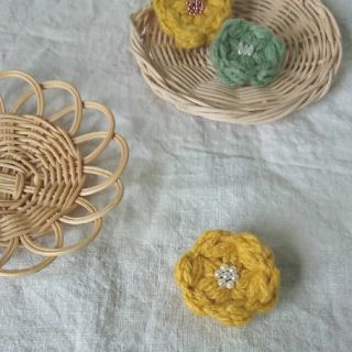 ハンドメイド お花 ブローチ(コサージュ/ブローチ)