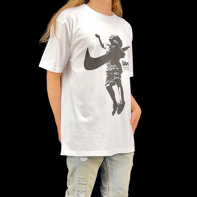 新品 バンクシー AIR ジャンプ スウォッシュ 少年 ビッグプリント Tシャツ 1