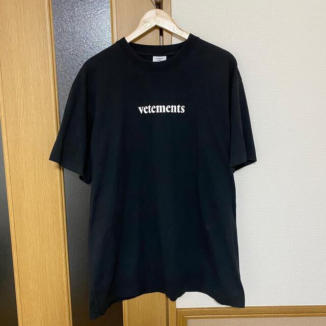 【美品】VETMENTS ヴェトモン　プリントロゴtシャツ Lサイズ メンズのトップス(Tシャツ/カットソー(半袖/袖なし))の商品写真