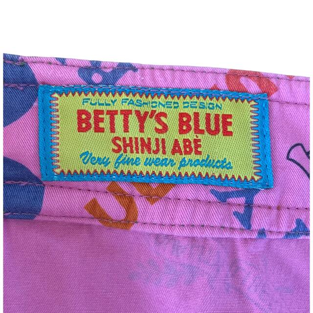 BETTY'S BLUE(ベティーズブルー)のBETTY'S BLUE shinji abe 総柄　ミニスカート レディースのスカート(ミニスカート)の商品写真