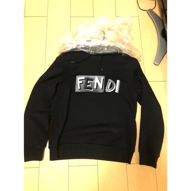 FENDI アップリケ パーカー