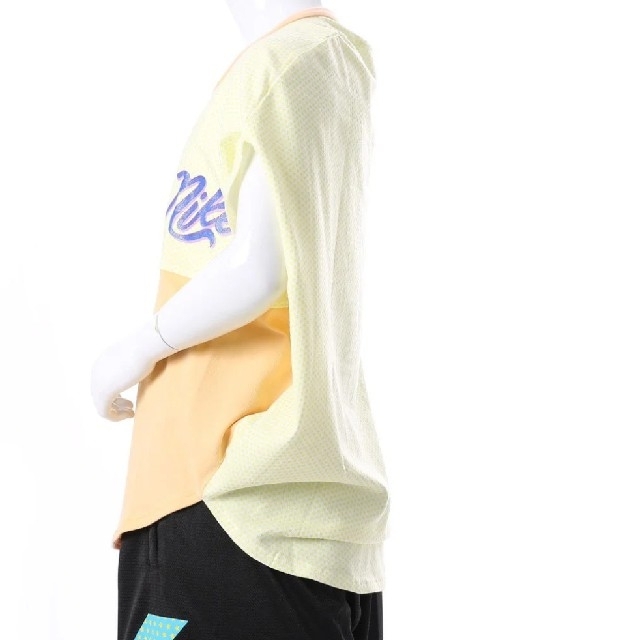NIKE(ナイキ)のナイキ NIKE　星柄ドット半袖Tシャツ　110センチ キッズ/ベビー/マタニティのキッズ服男の子用(90cm~)(Tシャツ/カットソー)の商品写真