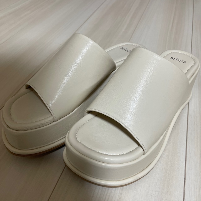 alala(アララ)の厚底スライダーサンダル レディースの靴/シューズ(サンダル)の商品写真