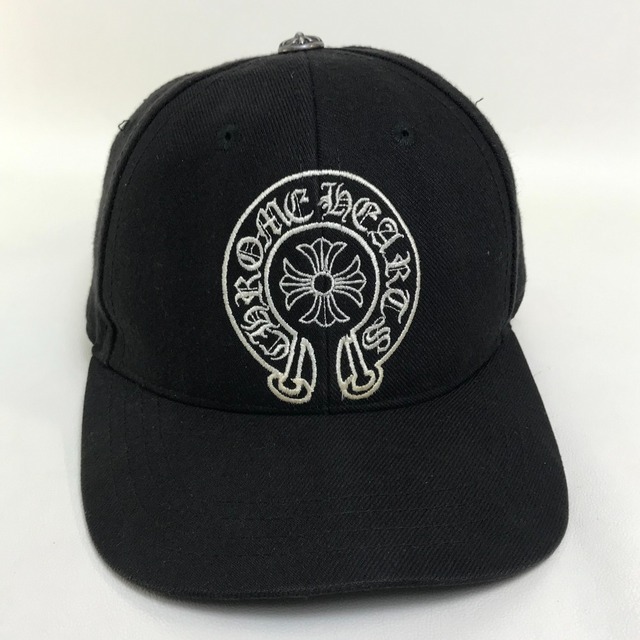 Chrome Hearts(クロムハーツ)のクロムハーツ CHROME HEARTS ホースシュー ロゴ ベースボール 帽子 キャップ コットン ブラック レディースの帽子(キャップ)の商品写真