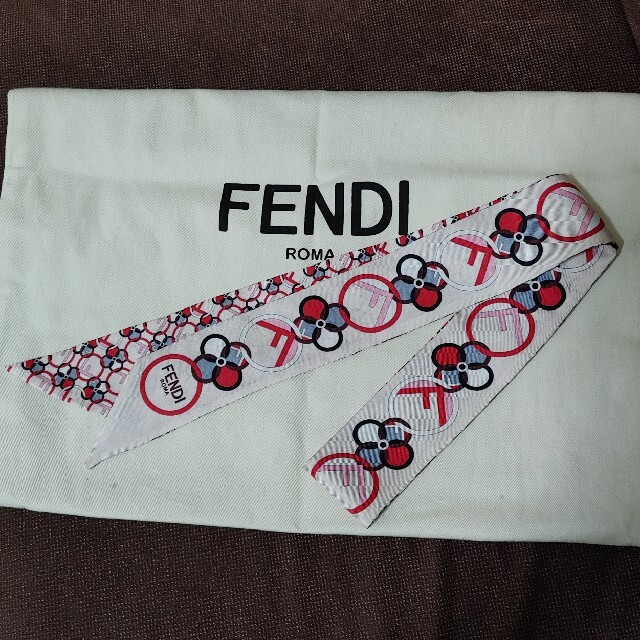 FENDI(フェンディ)の値下げ【FENDI】ラッピースカーフ レディースのファッション小物(バンダナ/スカーフ)の商品写真