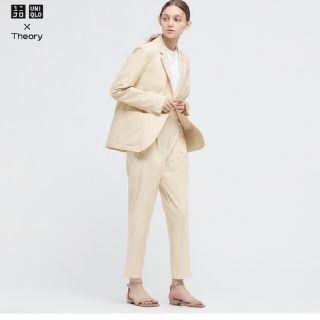 ユニクロ(UNIQLO)のUNIQLO×theory 感動　タックイージーパンツ ベージュ(その他)