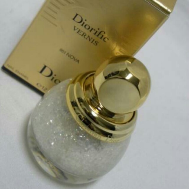 Dior(ディオール)のDior☆ヴェルニ ディオリフィック 001 ノバ☆クリスマス2016限定 コスメ/美容のネイル(マニキュア)の商品写真