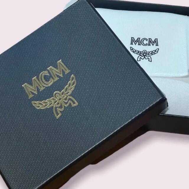 MCM(エムシーエム)の専用！！【未使用】最終値下げMCM  エムシーエム　パウダーピンク　総ロゴ　財布 レディースのファッション小物(財布)の商品写真