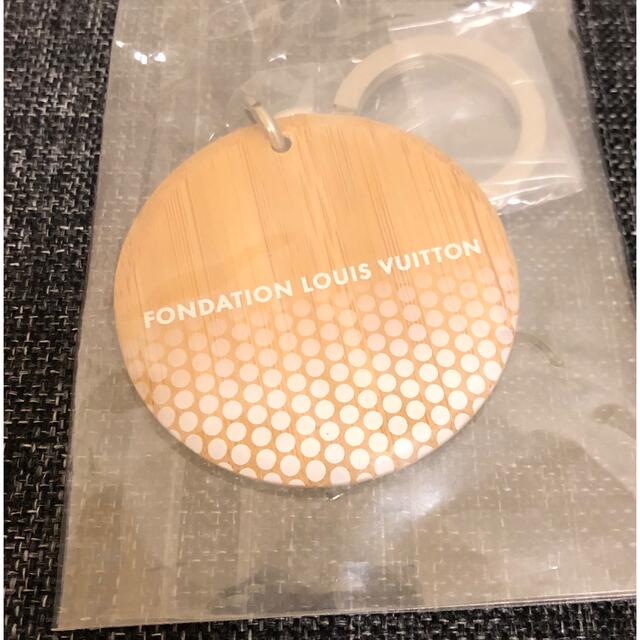 LOUIS VUITTON(ルイヴィトン)の値下げ！！新品未使用　フォンダシオン ルイ・ヴィトンキーホルダー  メンズのファッション小物(キーホルダー)の商品写真