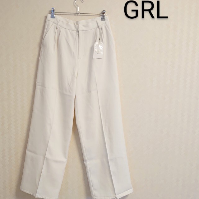 GRL(グレイル)のGRL♡新品タグ付き♡ストレートセンタープレスパンツ　タック入り　オフホワイト レディースのパンツ(その他)の商品写真