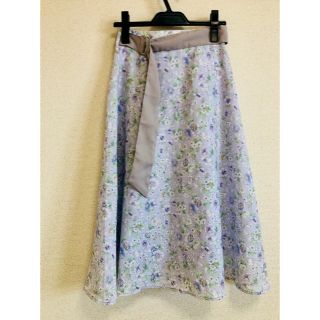 クラシカルな表情漂う配色ベルト付き線画水彩フラワープリントフレアスカート(ひざ丈スカート)