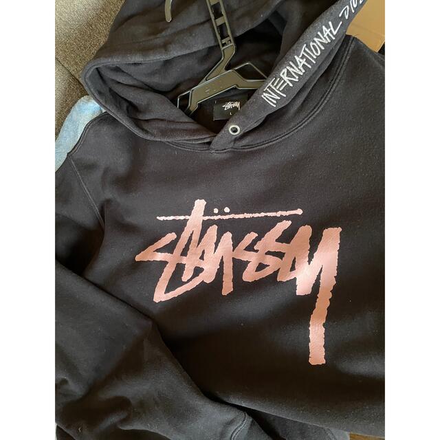 STUSSY(ステューシー)のyune 様専用♡ステューシー 長袖 パーカー スウェット  レディースのトップス(パーカー)の商品写真