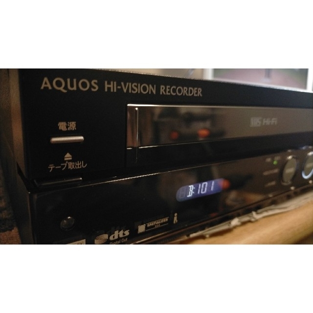 AQUOS(アクオス)のシャープ/DVD/VHS一体型レコーダーDV-ACV52美観 スマホ/家電/カメラのテレビ/映像機器(DVDレコーダー)の商品写真