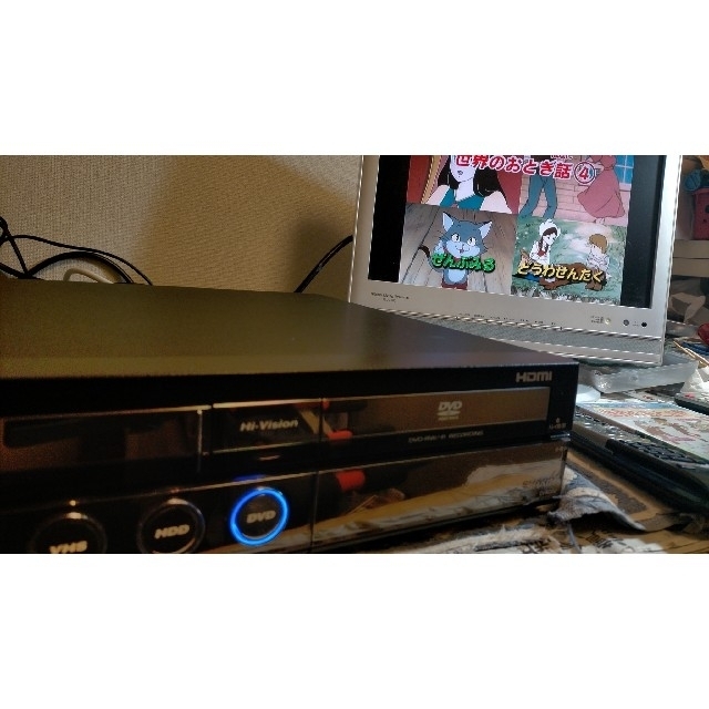 AQUOS(アクオス)のシャープ/DVD/VHS一体型レコーダーDV-ACV52美観 スマホ/家電/カメラのテレビ/映像機器(DVDレコーダー)の商品写真