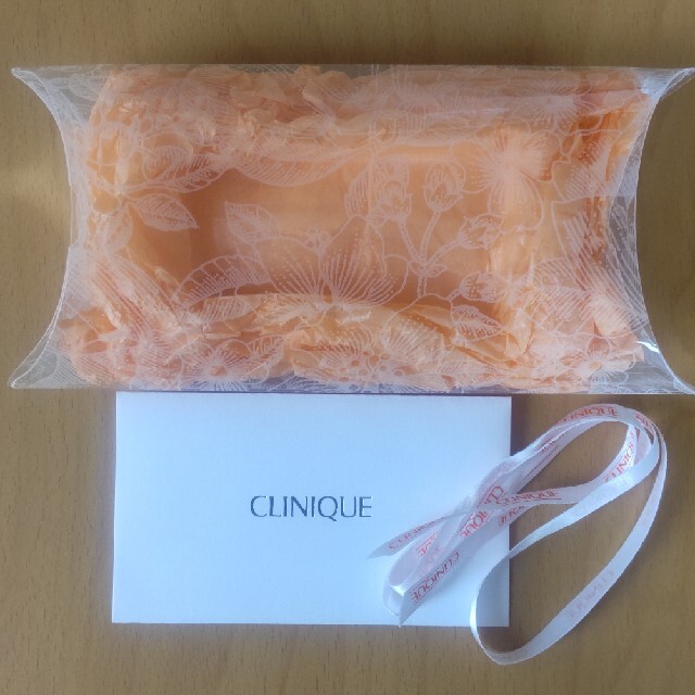 CLINIQUE(クリニーク)のCLINIQUE　ラッピングボックス レディースのバッグ(ショップ袋)の商品写真