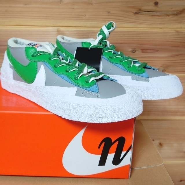 NIKE(ナイキ)のナイキ 新品 NIKE sacai BLAZER LOW 27.5cm メンズの靴/シューズ(スニーカー)の商品写真